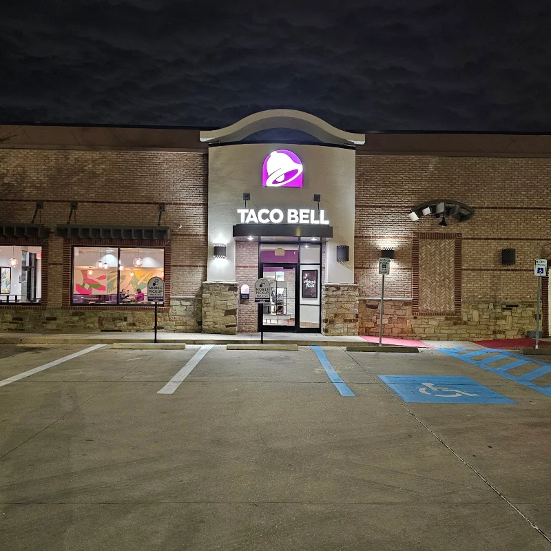 Taco Bell - Live Más Café