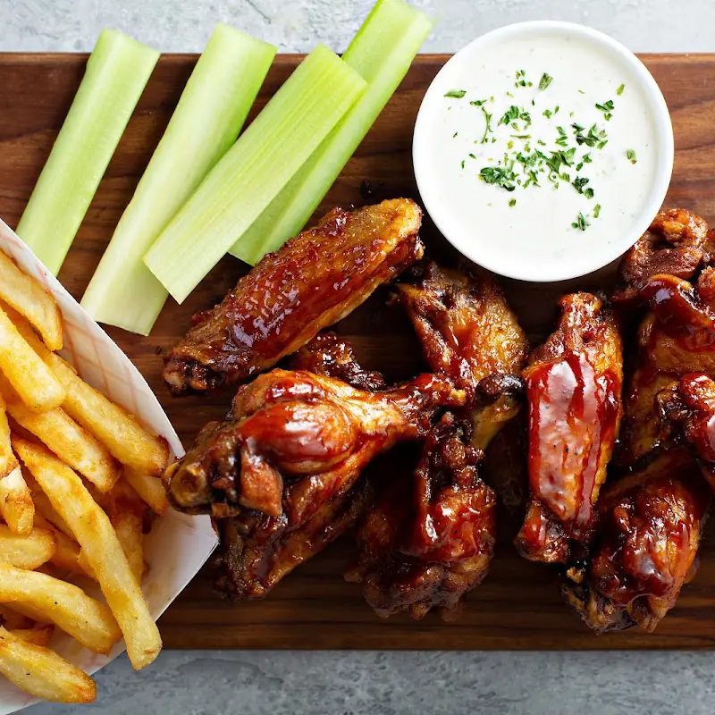 CROWNED WINGS