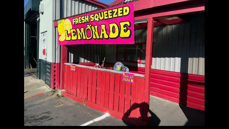 American Style Ice Cold Lemonade