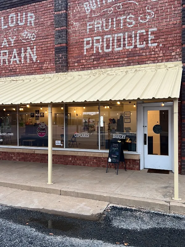 Strawn Cakes and Bakes