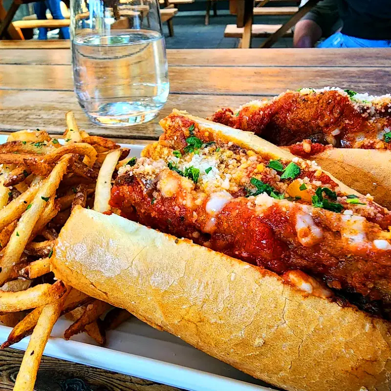 Dinger's Deli
