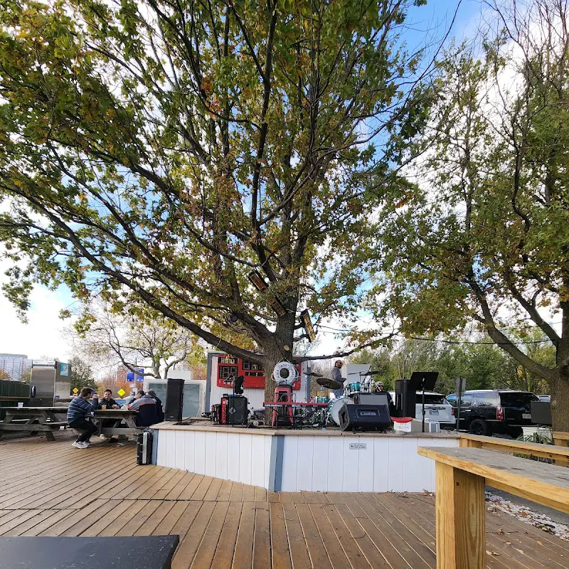 Boat Drinks Bar & Grill