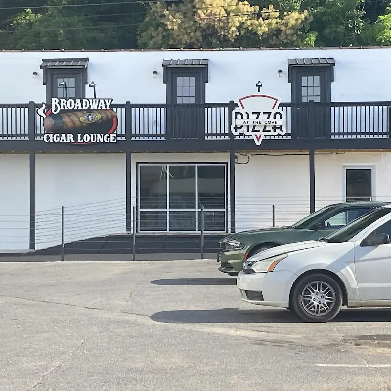 Pizza at the Cove - Newport