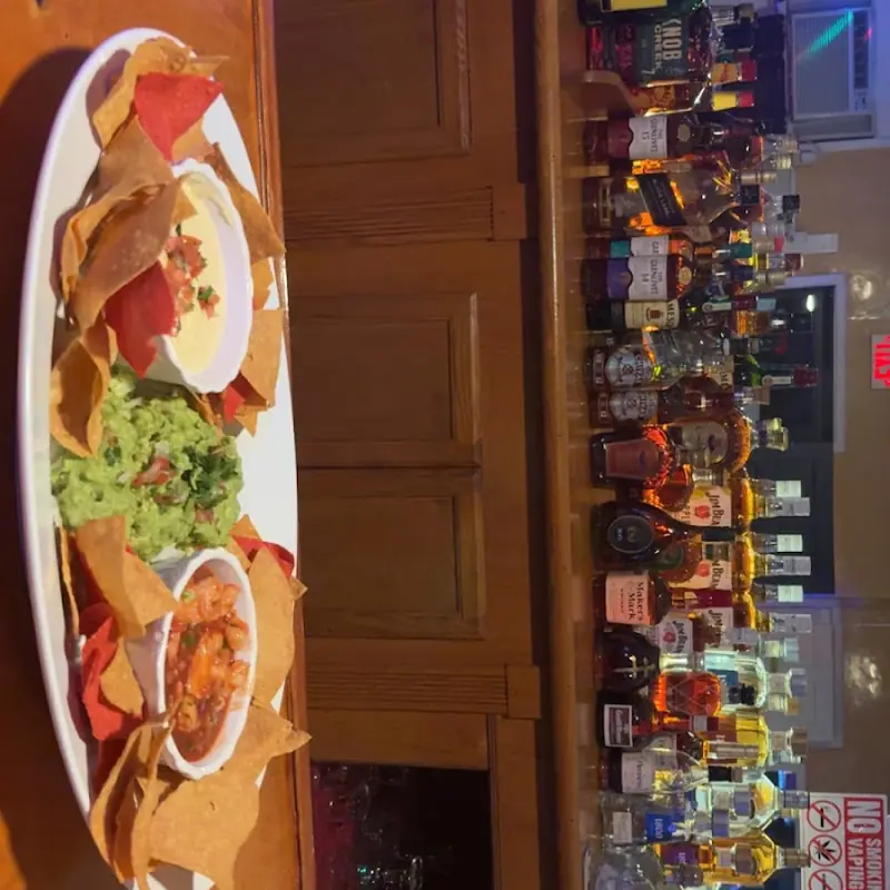 El Tubo Bar & Grill