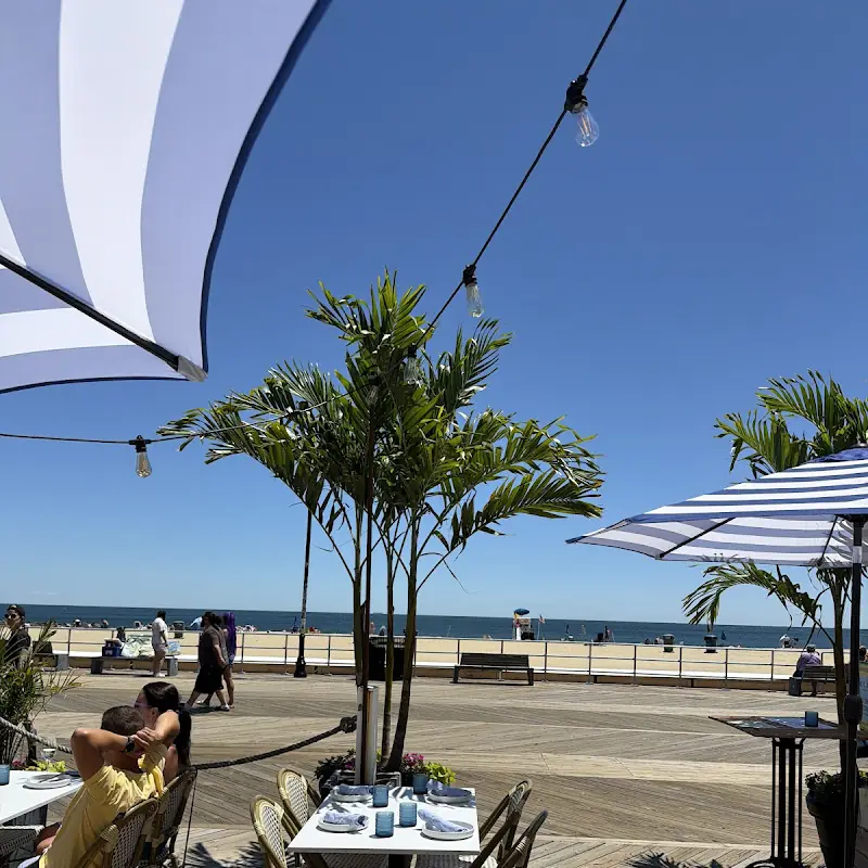 LiLi Oceanfront Restaurant
