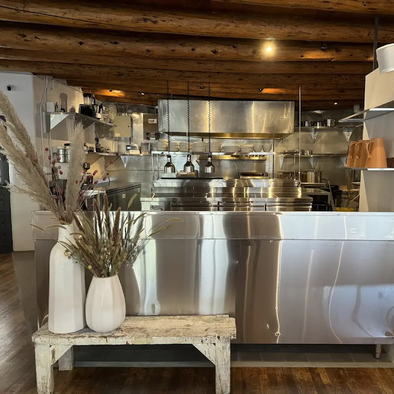 SUCHNESS dining room