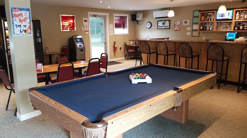 Mel's Lounge