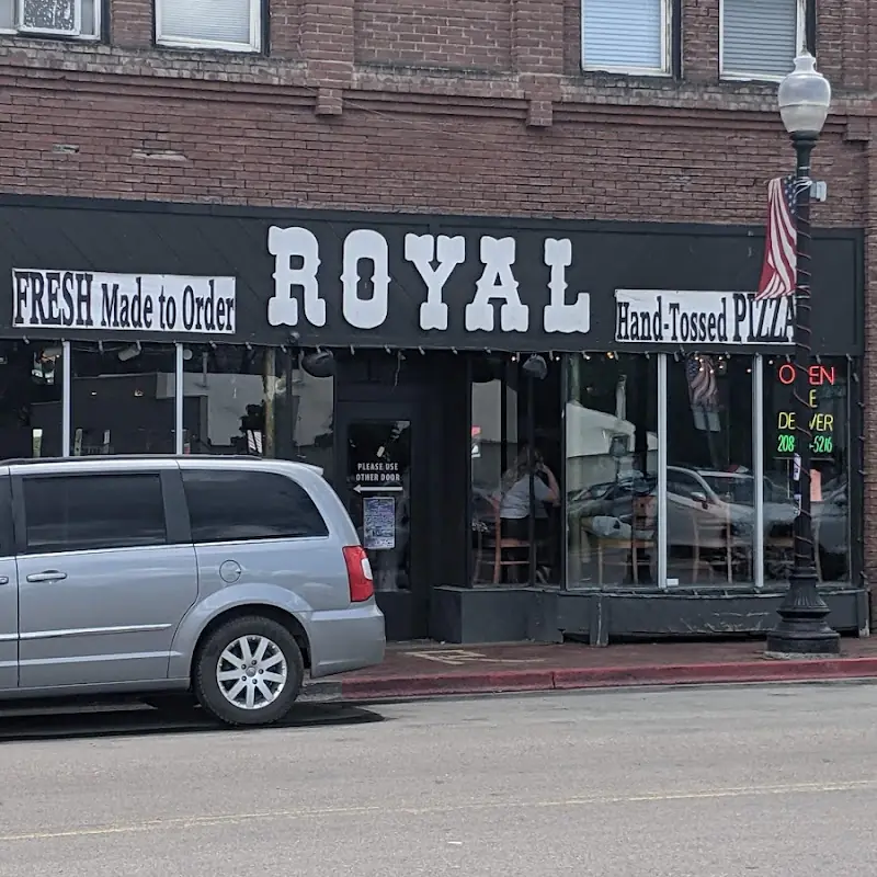 The Royal Hotel & Pizzeria