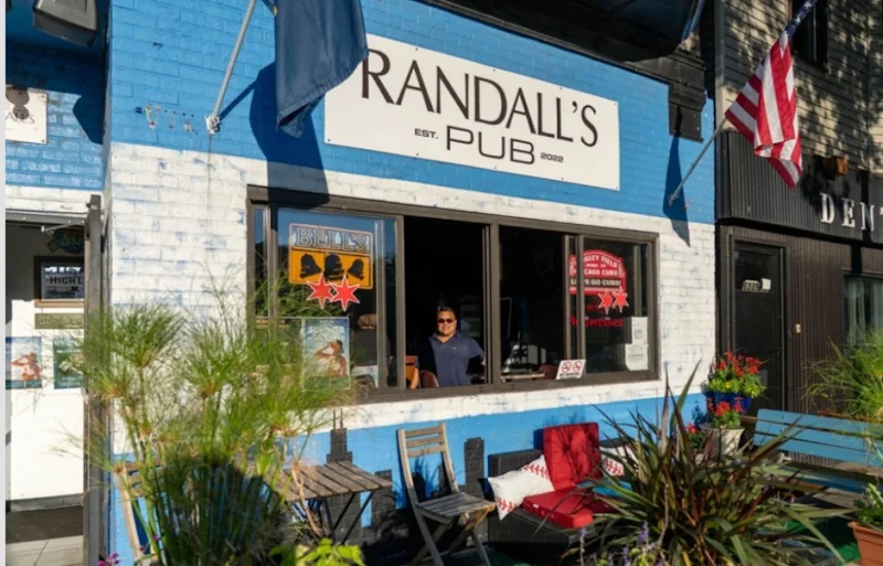 Randall’s Pub