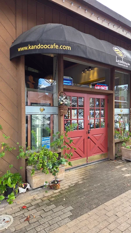 Kandoo Cafe & Custom Cakes