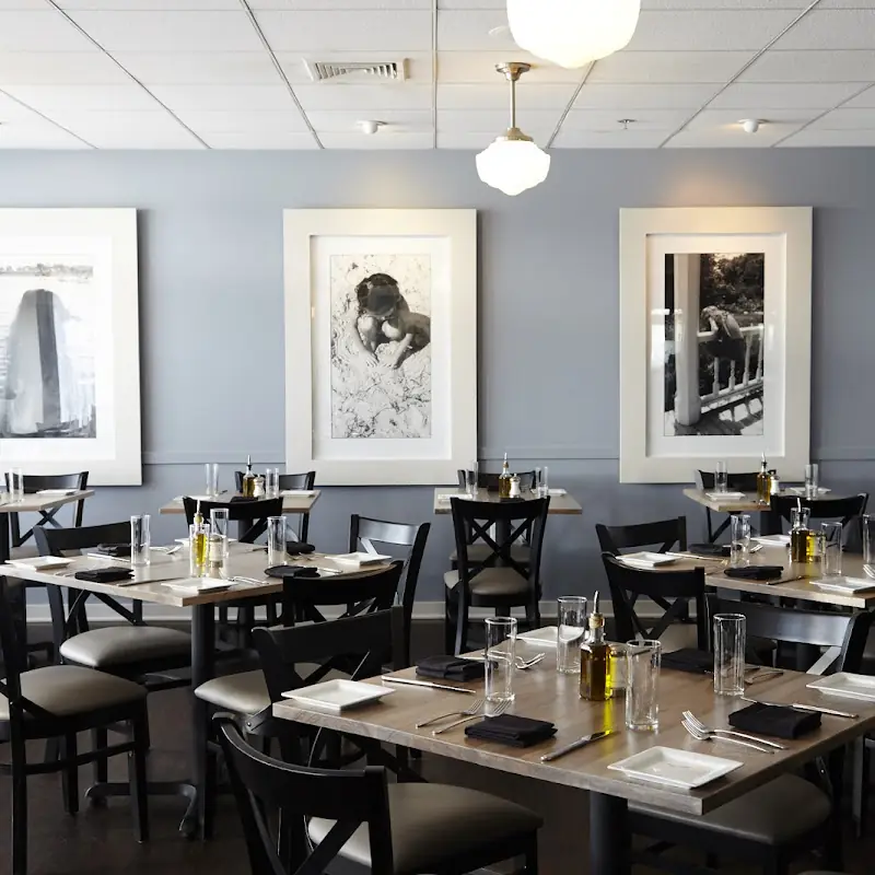 Liv's Oyster Bar & Restaurant
