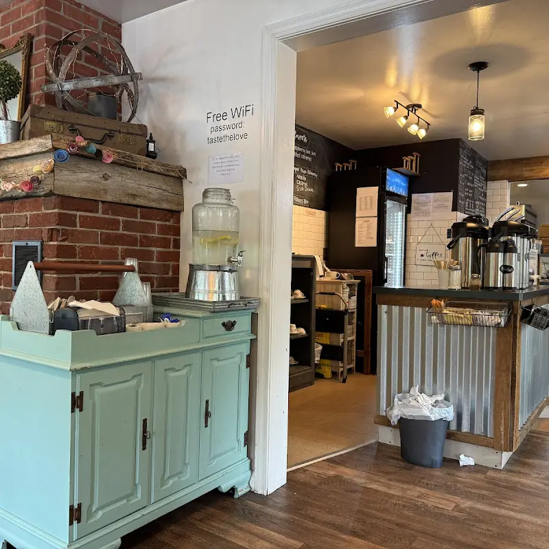 LuAnn's Bakery & Cafe