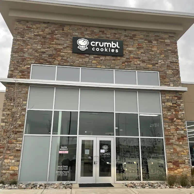 Crumbl – Cookies & Desserts