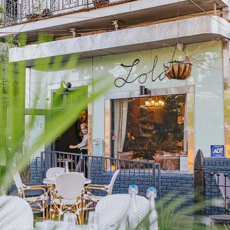 Lola's