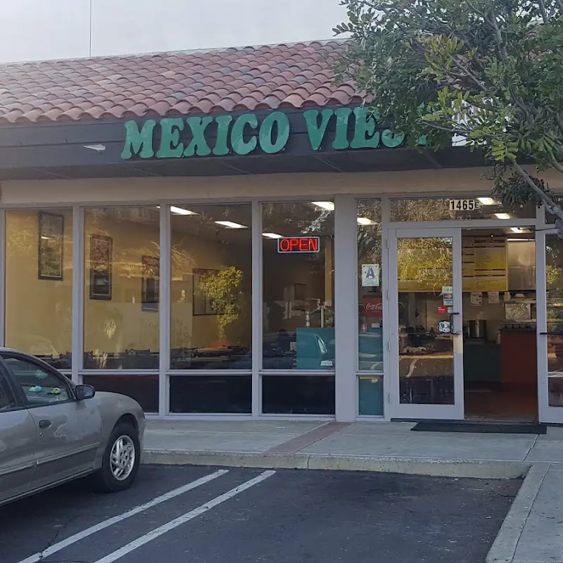 9. Dos Tacos de Pollo / 9. Two Chicken Tacos