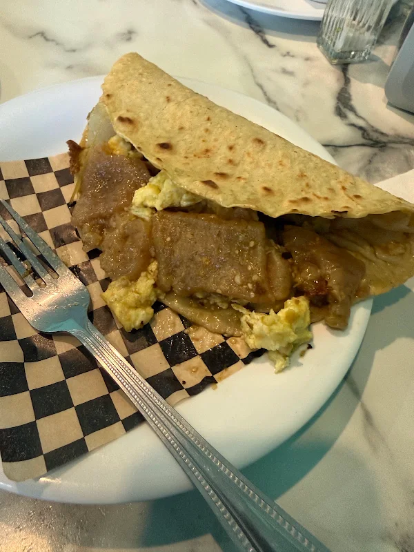 Flores Bakery & Restaurant