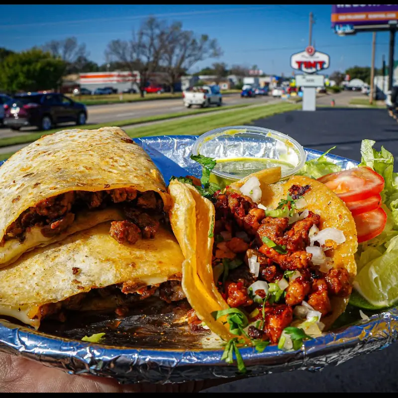 Tacos & Guisaditos