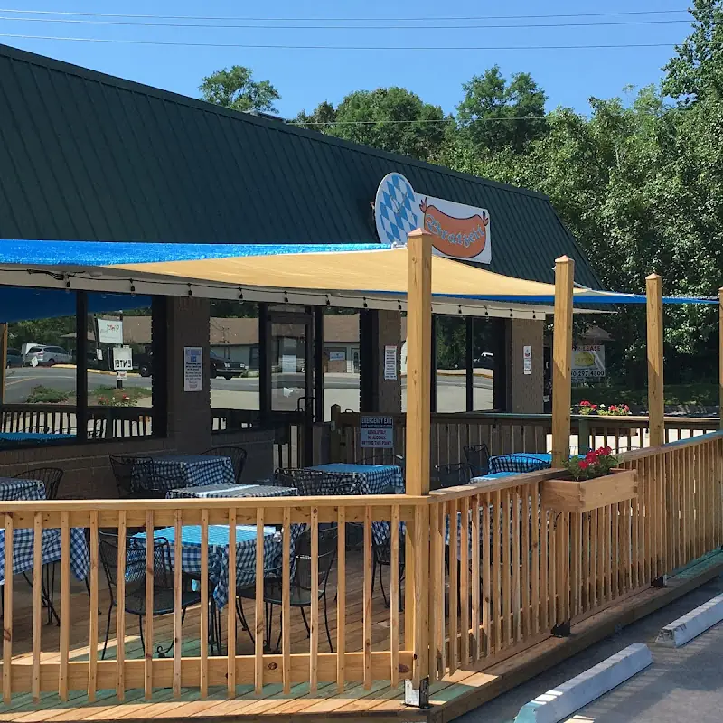 Reens' Bratzeit & Biergarten