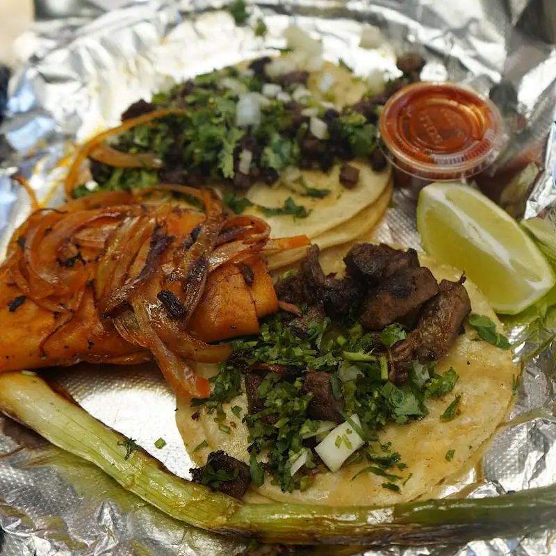 3 Grilled Chicken Tacos / Pollo Asado