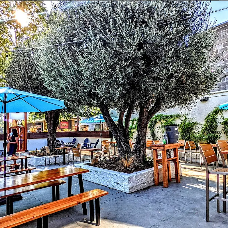 Side Gate Brewery & Beer Garden