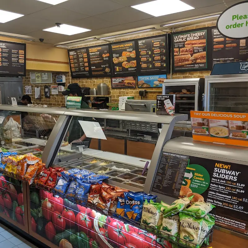 Subway - Staten Island - 3885