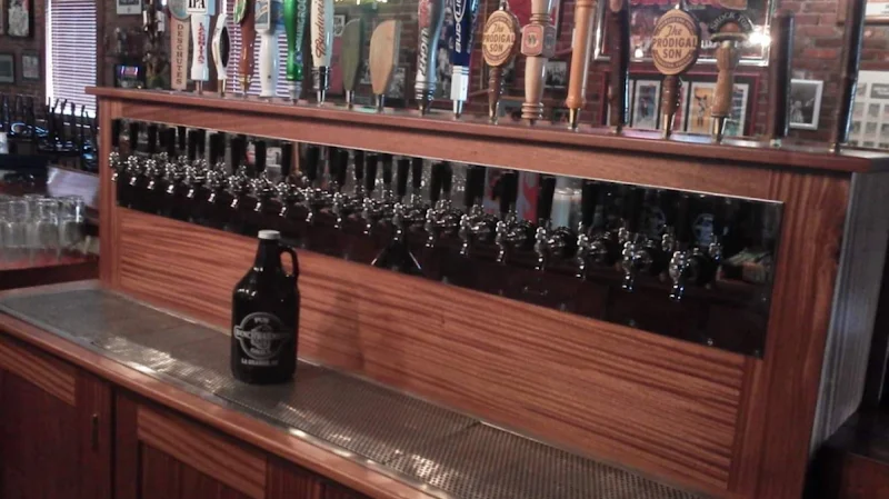 Benchwarmer's | Pub & Grill