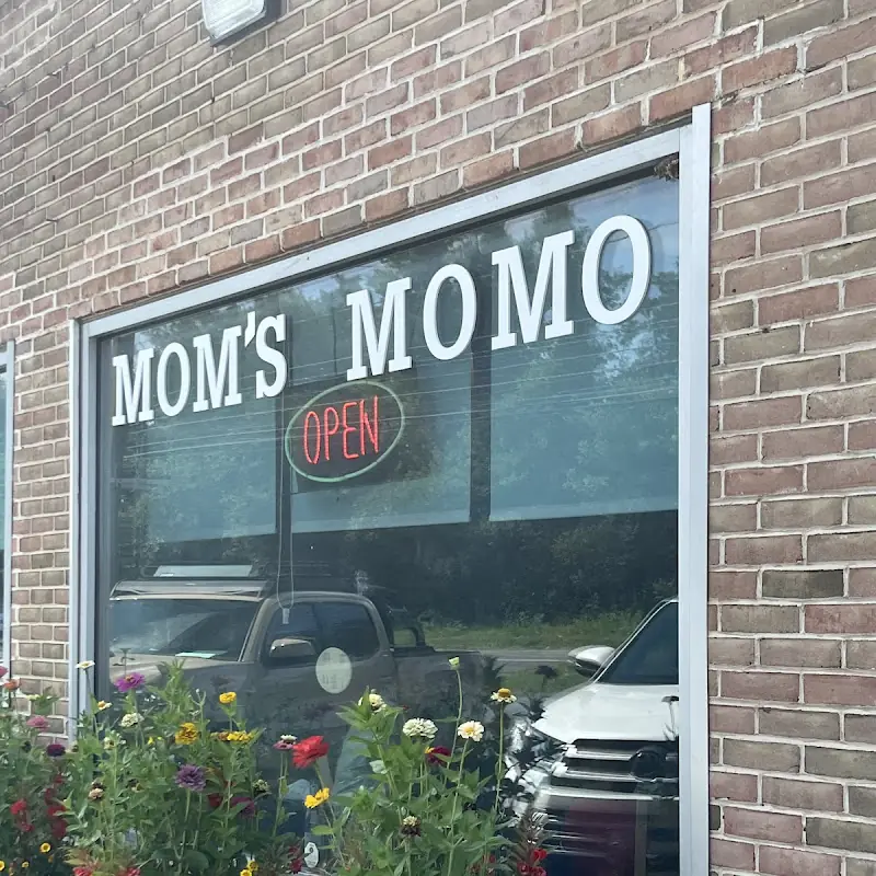 Mom's MoMo and Deli