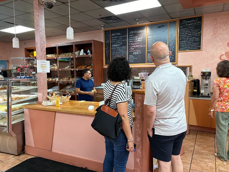 Elli's cafe bakery