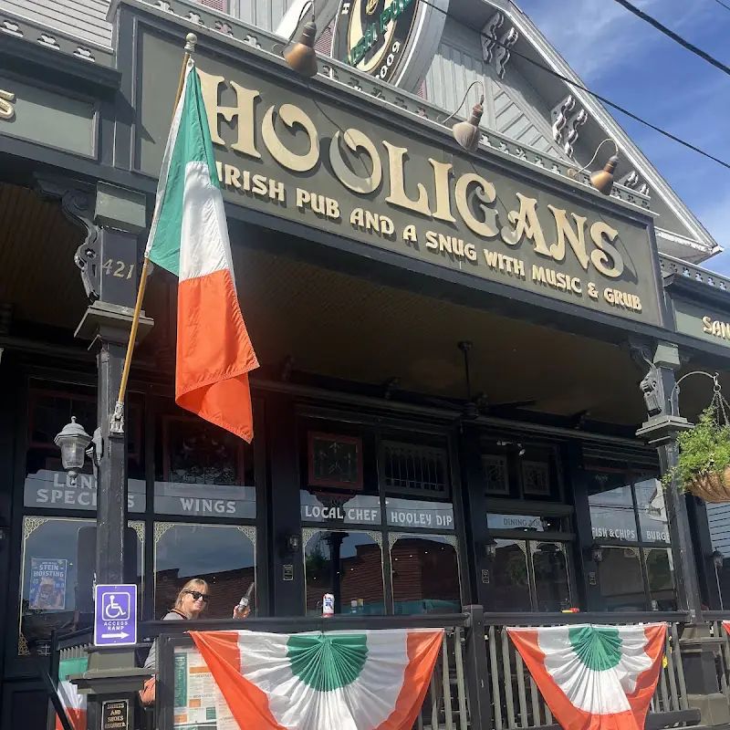 Hooligans Irish Pub
