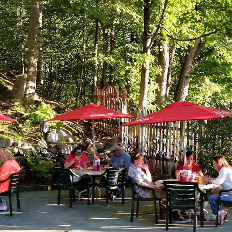 Red Parka Pub