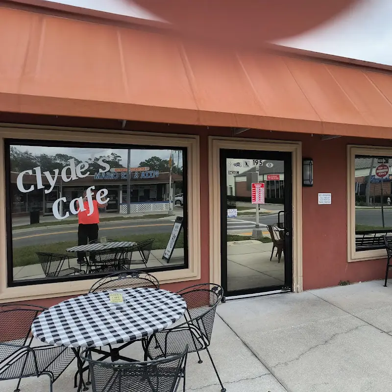 Clyde's Cozy Corner Cafe