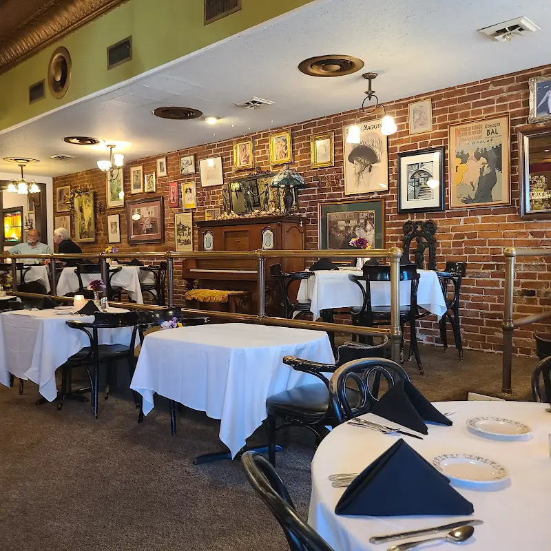 Petit Paree Restaurant & Lounge | French Steakhouse