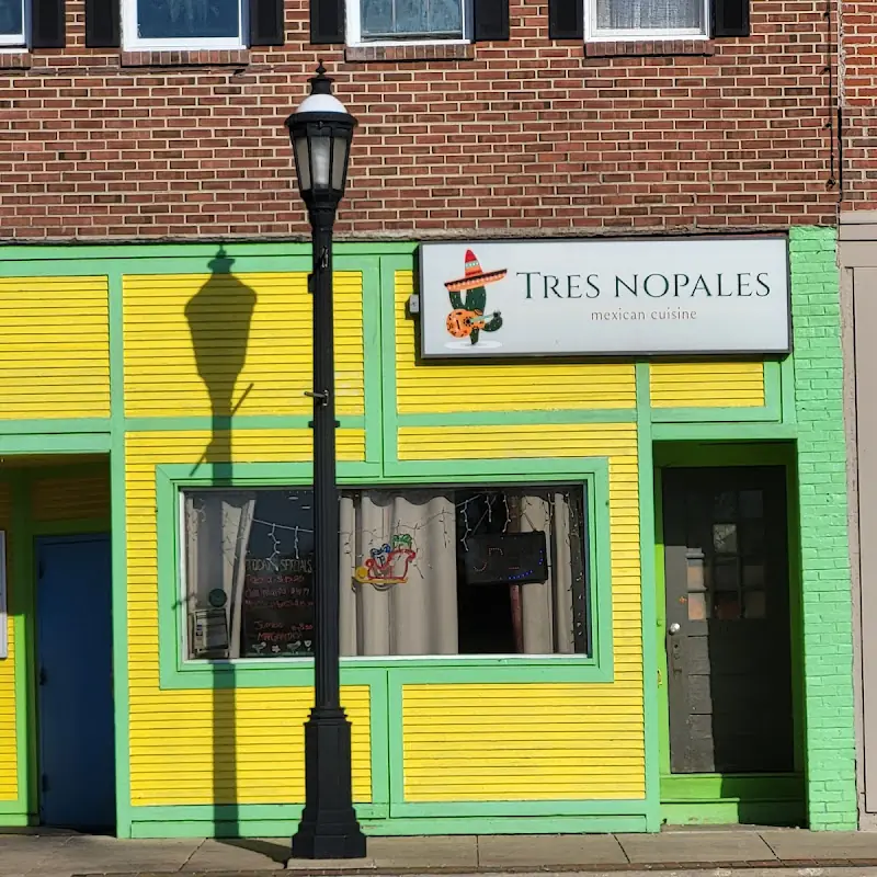 Tres Nopales