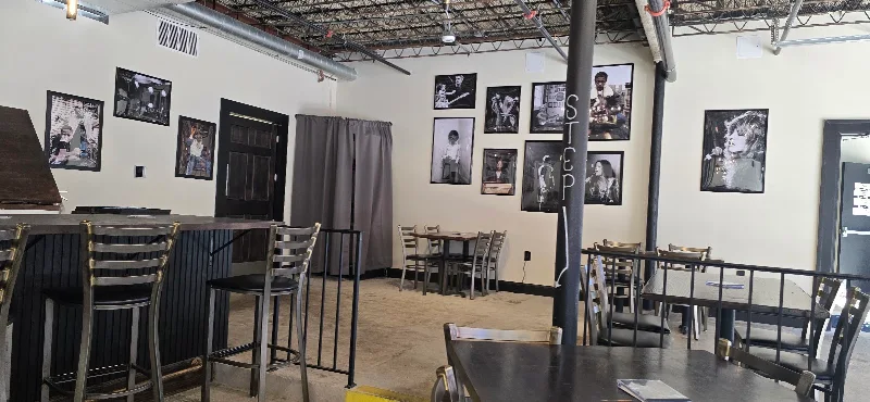 Roast & Roll Café