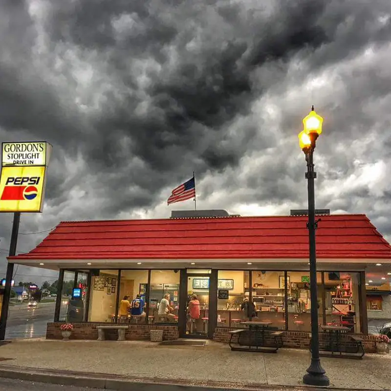 Gordon's Stop Light Drive In