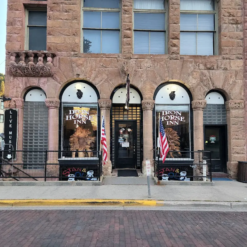 Three Cousins Pizza/Stan&Ollie's Pub at the Historic Iron Horse Inn