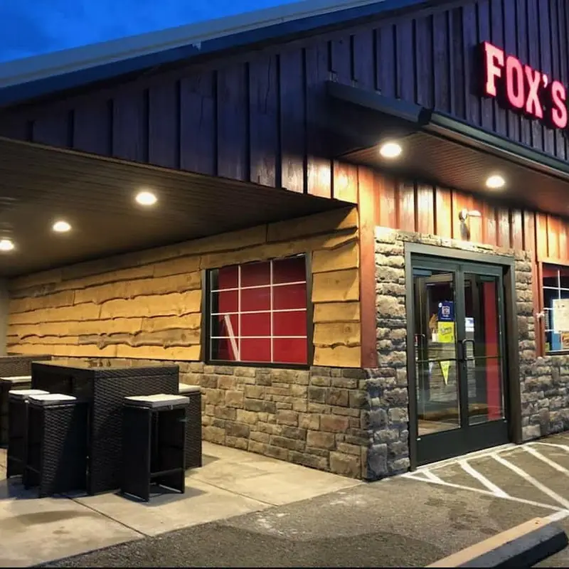 Fox's Pizza Den