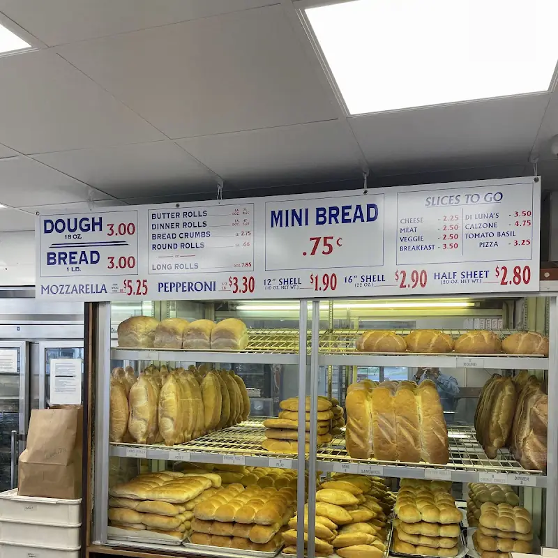Di Lauros Bakery & Pizza