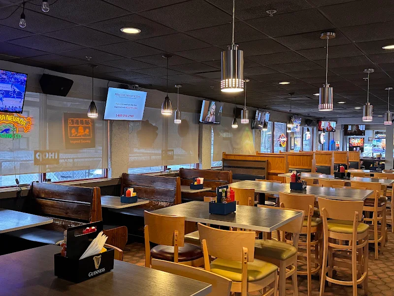 Five Hole Sports Bar and Grill