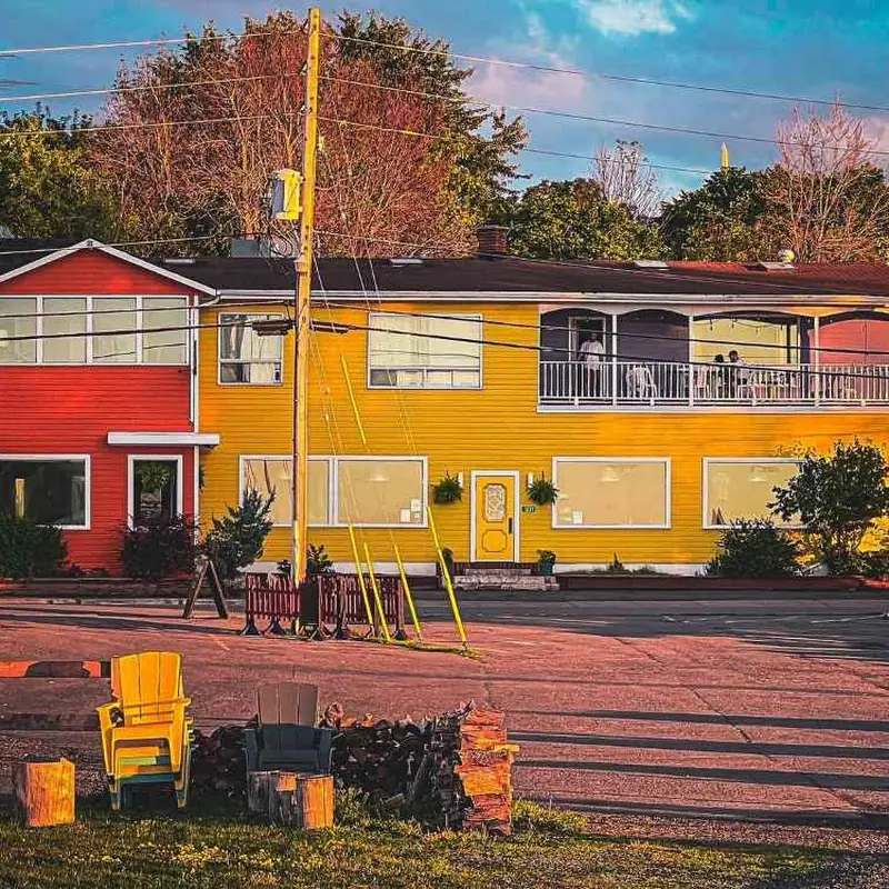 Hotel Wolfe Island