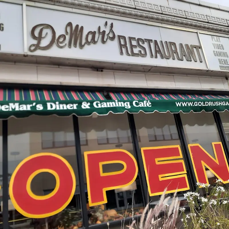 De Mar's Family Restaurant