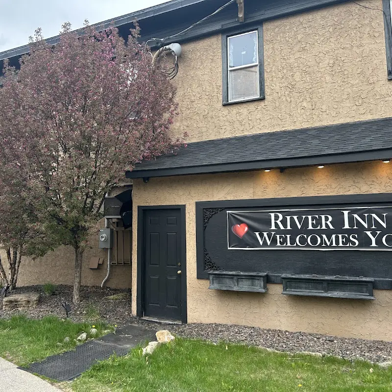 River Inn Bar & Grill