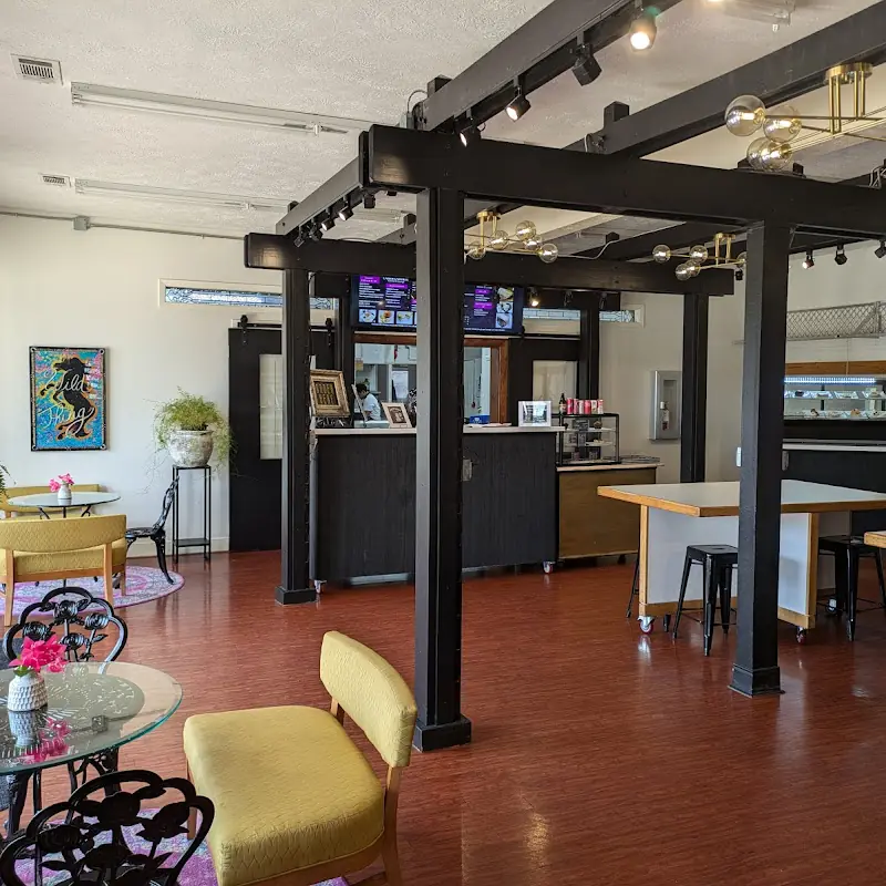 La Bougainvillea Kitchen & Lounge