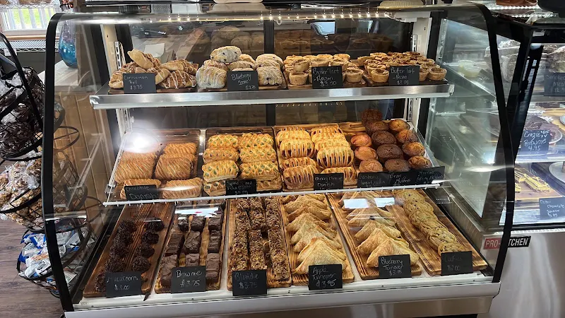 Clucking Hen Cafe & Bakery ( Seasonal may- October)