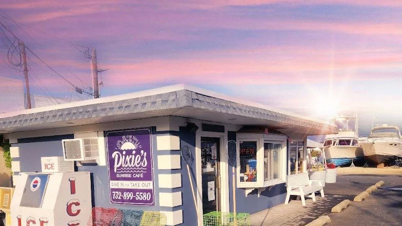 Castaways Cafe and Grill