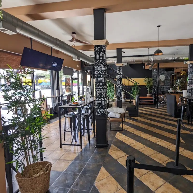 Iyanze Bar And Cafe
