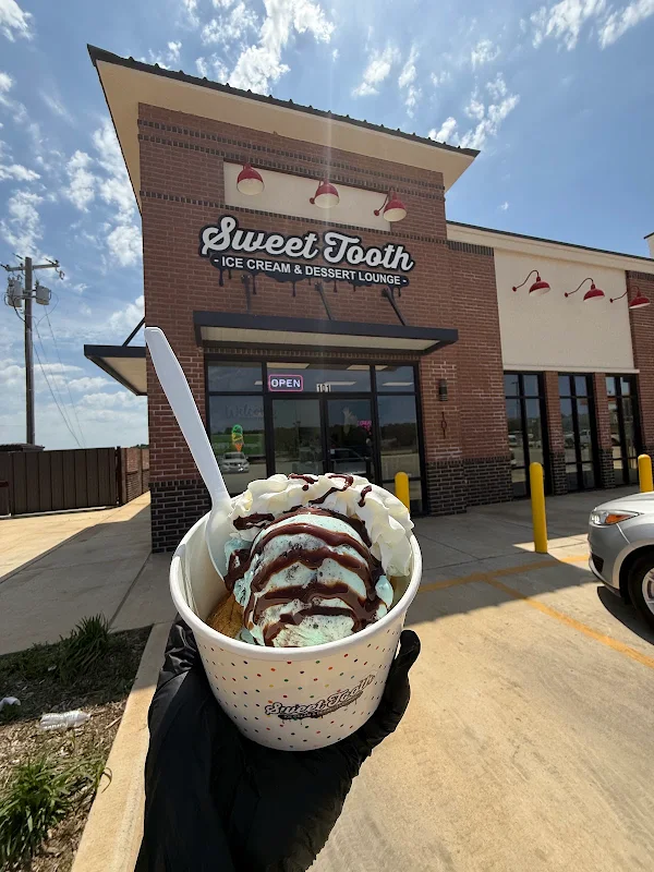 SWEET TOOTH ICE CREAM & DESSERT LOUNGE