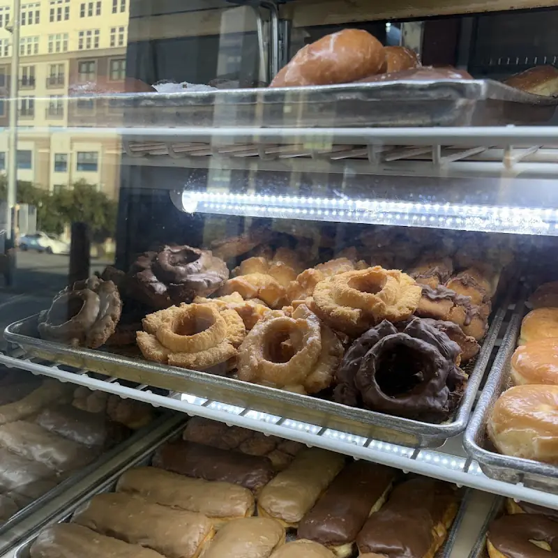 Happy Donuts