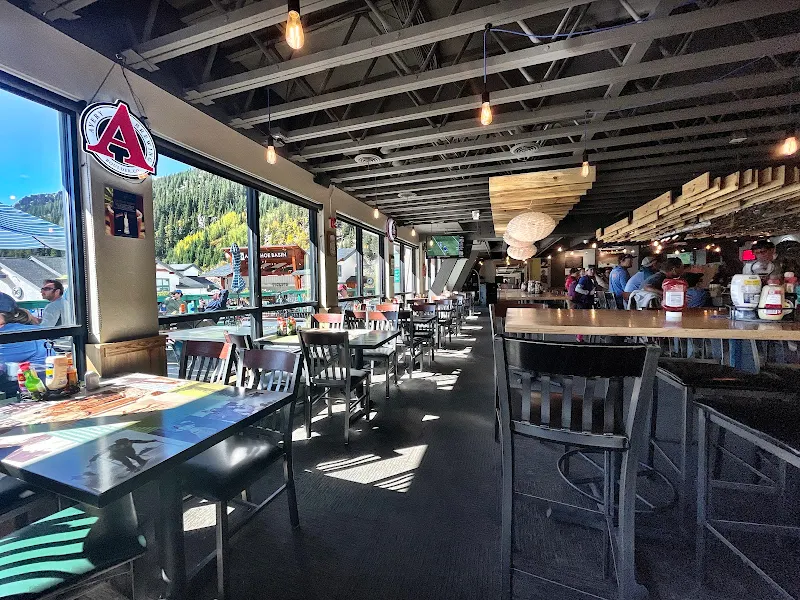 6th Alley Bar & Grill