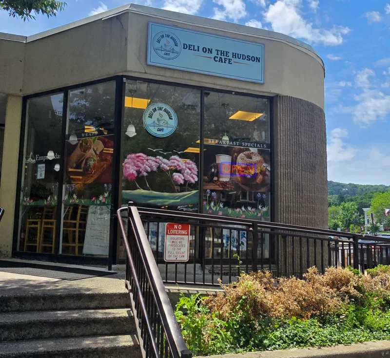 DELI ON THE HUDSON CAFE